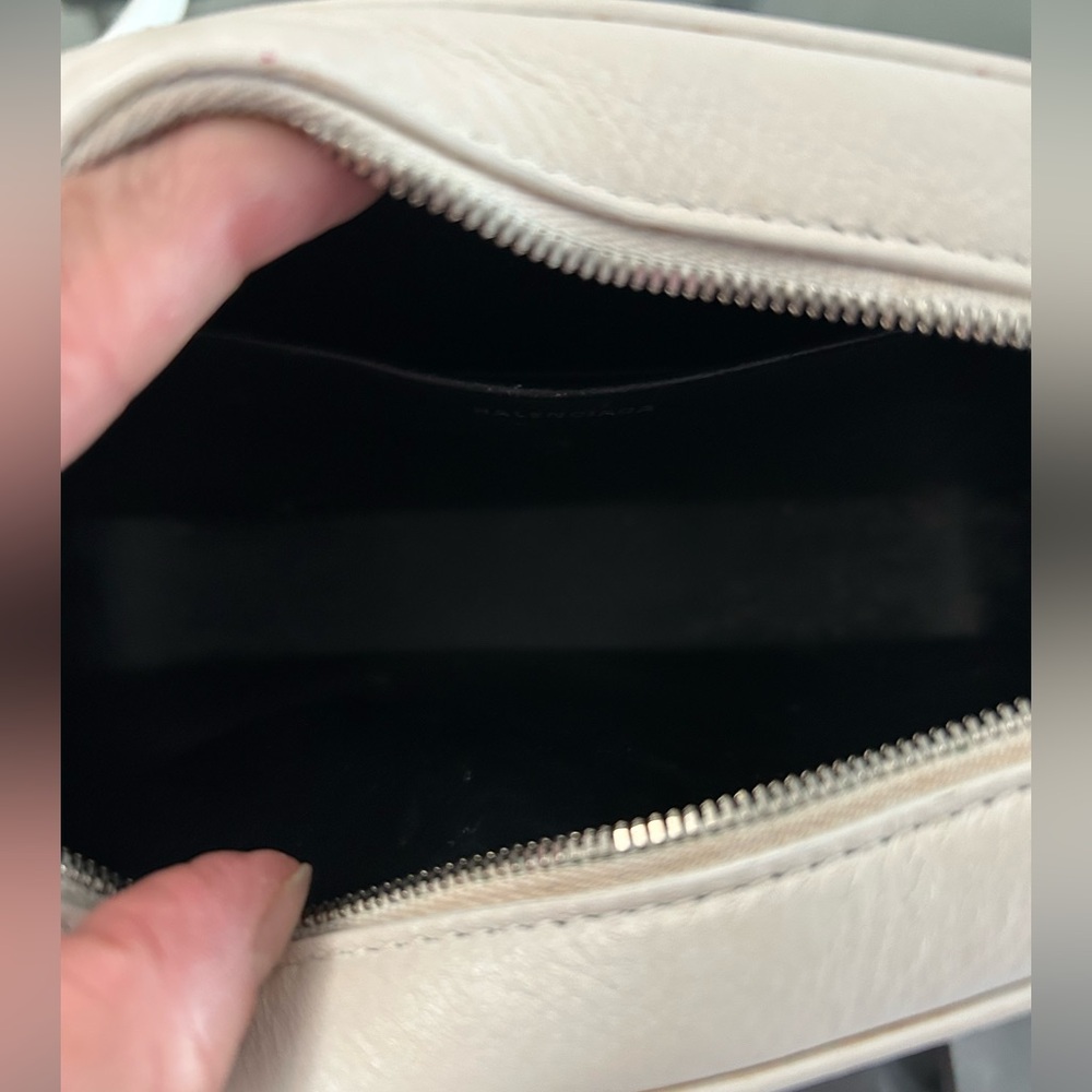 Balenciaga Cream Crossbody Bag - Picture 4 of 8